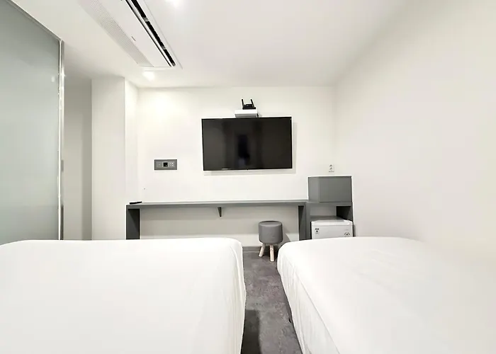 Hotel Firststay Hongdae 2*