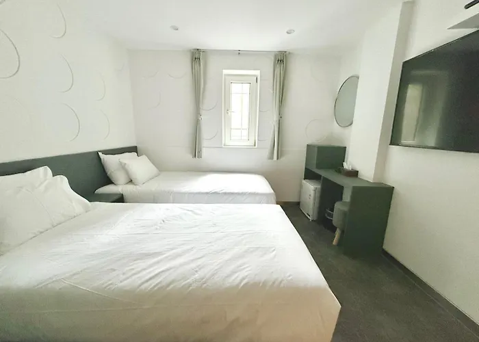 Firststay Hongdae Hotel