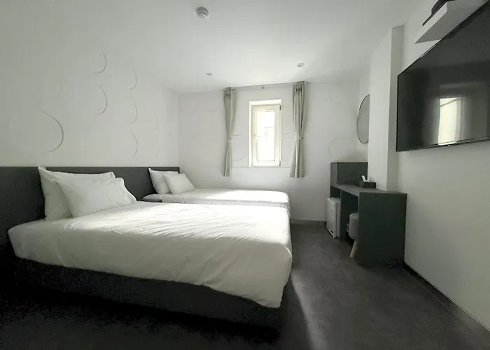 Firststay Hongdae Hotel 2*