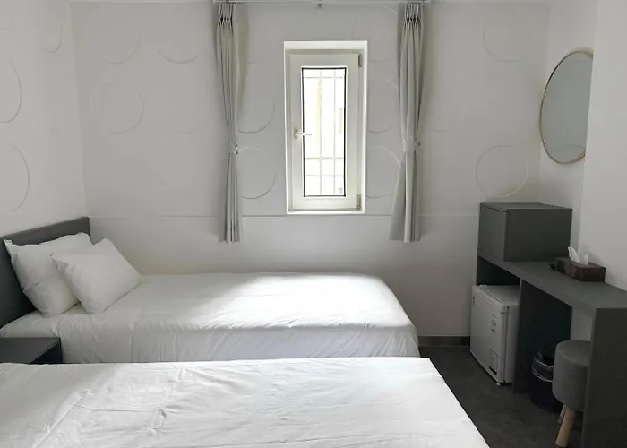Hotel Firststay Hongdae 2*