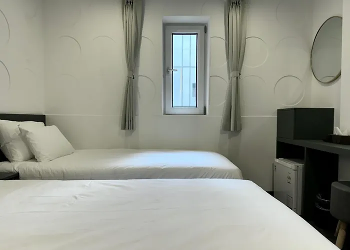 Hotel Firststay Hongdae 2*