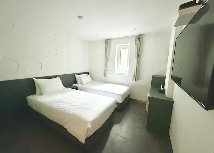 Hotel Firststay Hongdae 2*