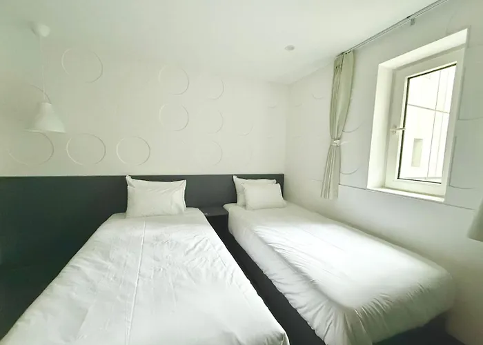 Firststay Hongdae 2*