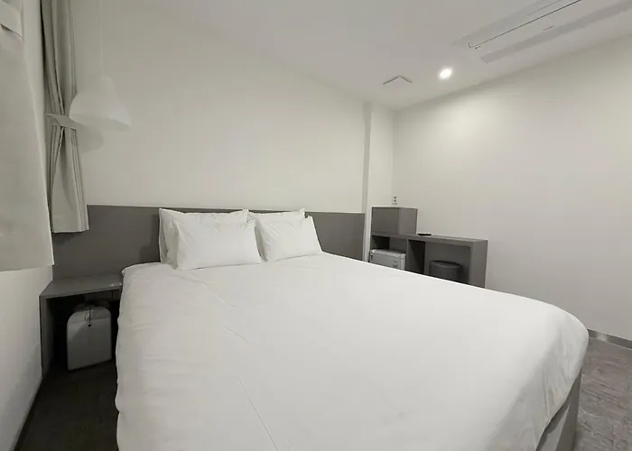 Hotel Firststay Hongdae 2*