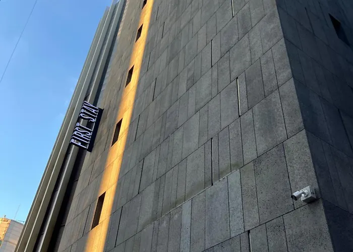 Firststay Hongdae 2*
